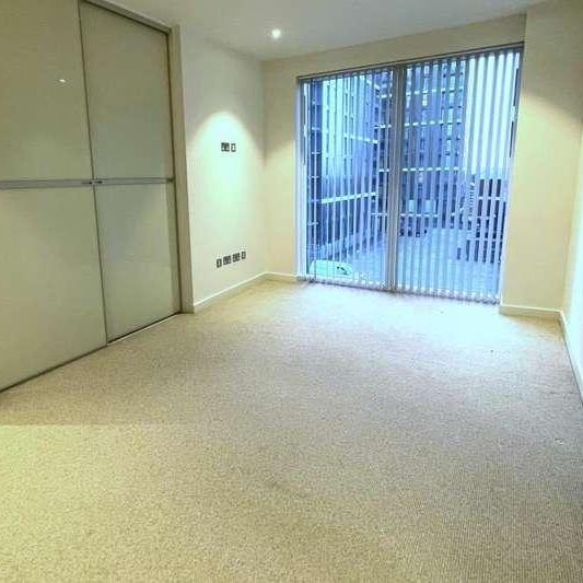 Fairfield Avenue, Staines, TW18 - Photo 1