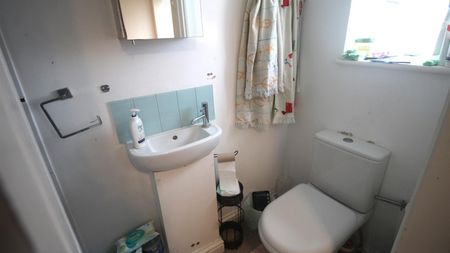 Queens Road, Worthing, West Sussex - Photo 4