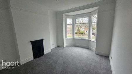 4 bedroom semi-detached house to rent - Photo 2
