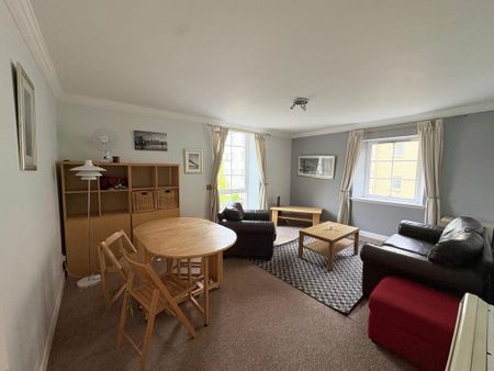 3 bedroom flat to rent - Photo 3