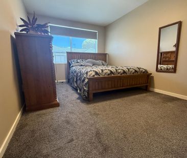 Modern, Private & Spacious – 3 Bedroom Home on Quiet Back Section - Photo 4