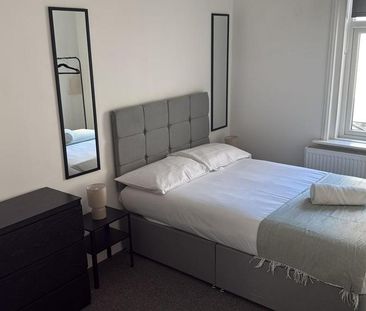 1 bedroom in a house share to rent - Photo 4