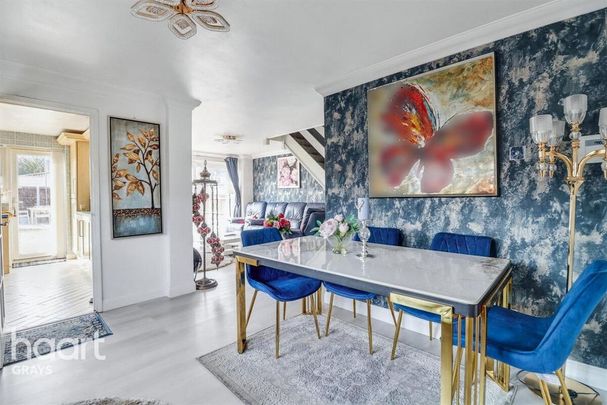 4 bedroom end of terrace house to rent - Photo 1