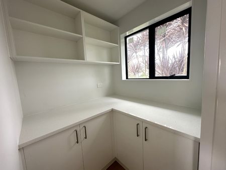 A Stylish Townhouse in Panmure - Photo 4