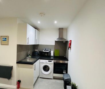 Studio to rent - Photo 2