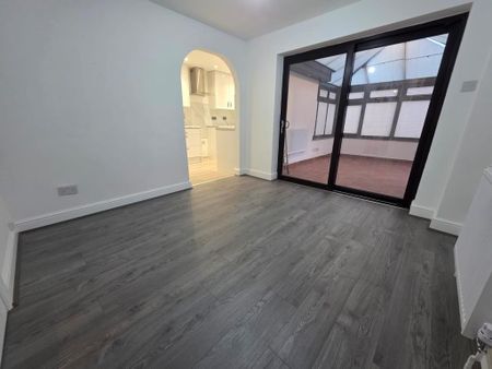 3 bedroom detached house to rent - Photo 4