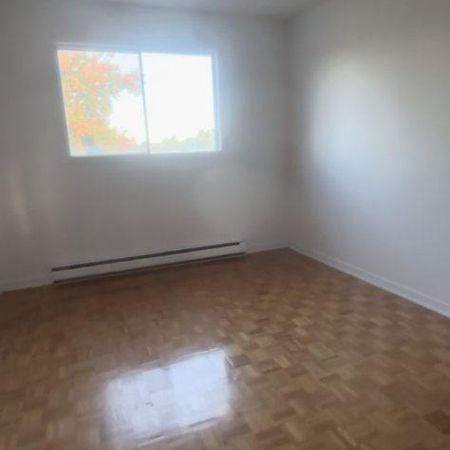 4 1/2 Longueuil pour le 1 nov. - Photo 3