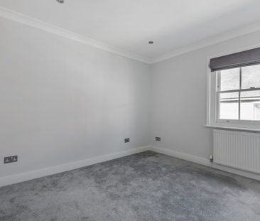 2 Bedroom House - St. Johns Street, Winchester - Photo 3