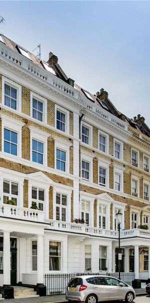 2 bedroom flat in South Kensington - Photo 1