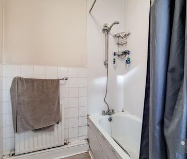 1 bedroom in a flat share to rent - Photo 5