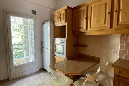 À louer Spacieux T4 de 99 m2 au calme absolu, proche centr - Photo 2