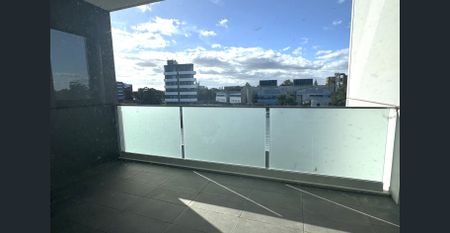 Near New Two Bed Apartment - Photo 4