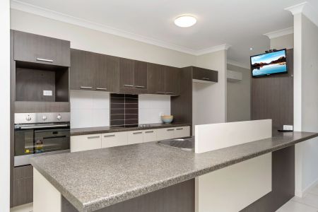 Modern Family Home in a Quiet Court - Photo 4