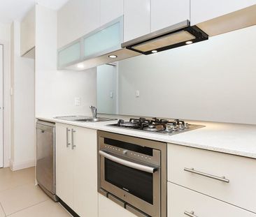 Modern One Bedroom Apartment With Aircon - Photo 2