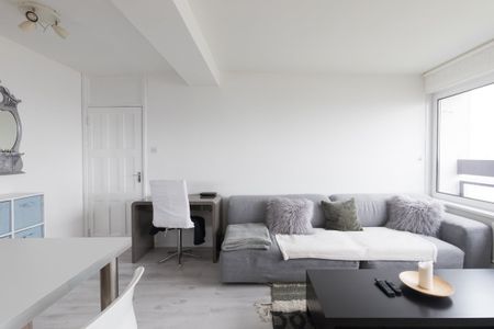 1 Bed Flat, Wandsworth Road, SW8 - Photo 2