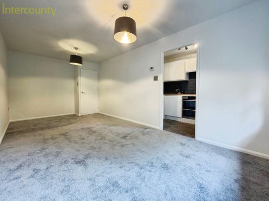 Rushes Court, CM23, Bishop'S Stortford - Photo 1