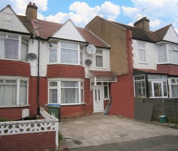 4 bedroom semi-detached house to rent - Photo 4