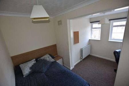 Raleigh Road, Wallisdown, BH12 - Photo 5