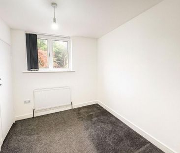 4 bedroom semi-detached house to rent - Photo 3