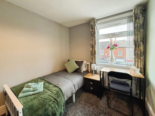 1 bedroom in a house share to rent - Photo 1