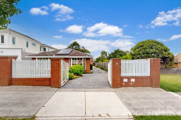 Charming 2-Bedroom Unit in Prime Location - Photo 1