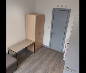 Studio Flat, Engleheart Road, SE6 - Photo 1