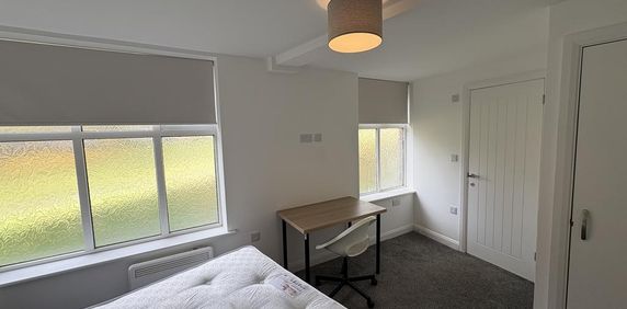 1 bedroom in a house share to rent - Photo 2