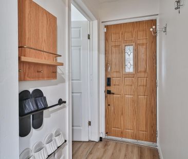 For Lease - 570 Vaughan (Main Floor) Road, Toronto, Ontario - Photo 5