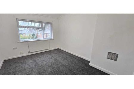 3 bedroom end of terrace house to rent - Photo 4