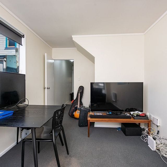 3 bdrm townhouse + carport **SHORT TERM TENANCY** - Photo 1