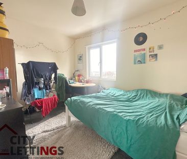 8 Bedroom Semi-Detached House - Photo 2