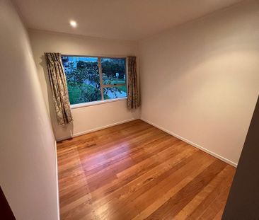 Charming 5BR Family Home in Torbay - Photo 6