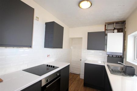 2 bedroom terraced house to rent - Photo 4