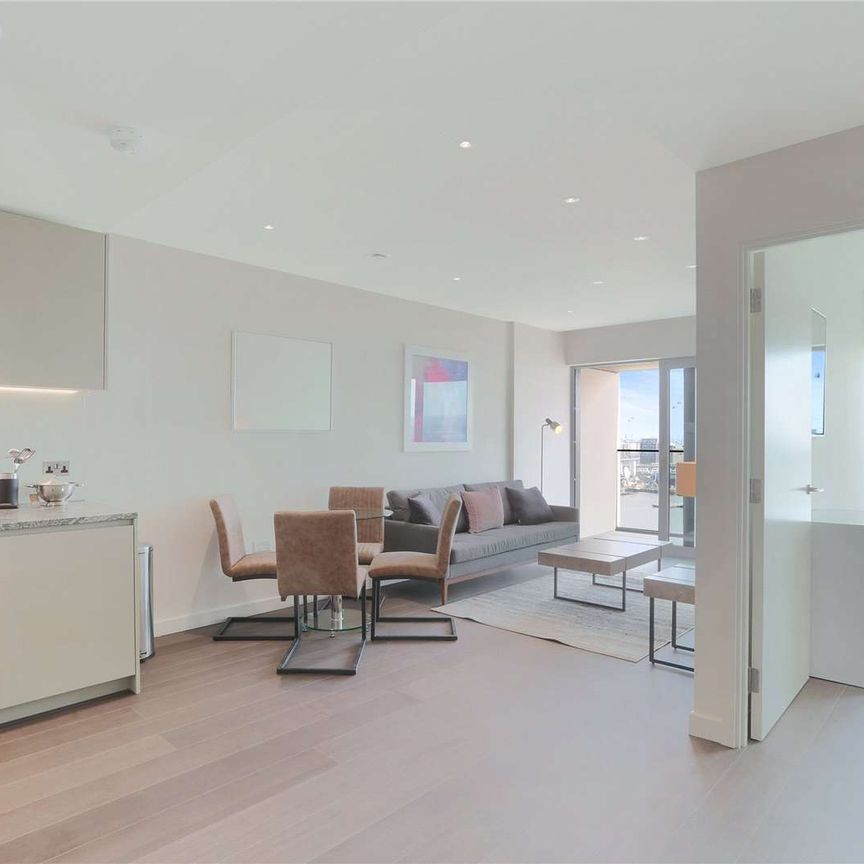 Superb one bedroom apartment situated in Upper Riverside complex at Greenwich Peninsula. - Photo 1