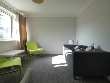 2 bedroom maisonette to rent - Photo 2