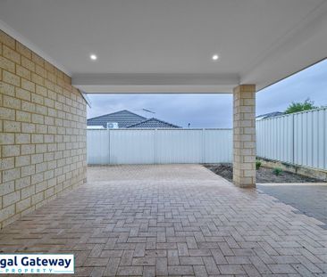8 Chile Way, AUBIN GROVE WA 6164 - Photo 6