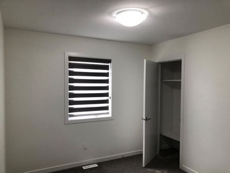 Kensington - 3 Bedroom/2.5 Bathroom - Upper Unit - 231 McArthur Cres - Photo 5