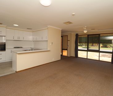 7 Goborra Street Glenfield Park NSW - Photo 4