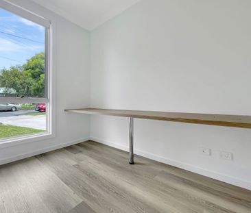 Modern, Light-Filled Home in a Prime Woy Woy Location - Photo 4