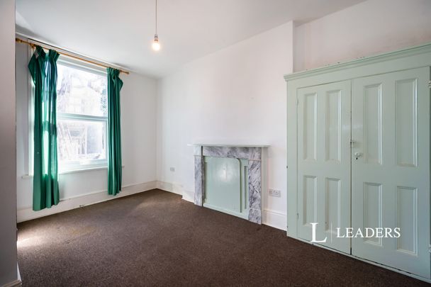 2 bedroom flat to rent Elphinstone Road, Southsea - Photo 1