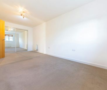 Flat to rent on - Photo 1