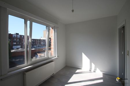 Ruim, lichtrijk appartement met 2 slaapkamers en bureau ruimte op centrale ligging. - Photo 2