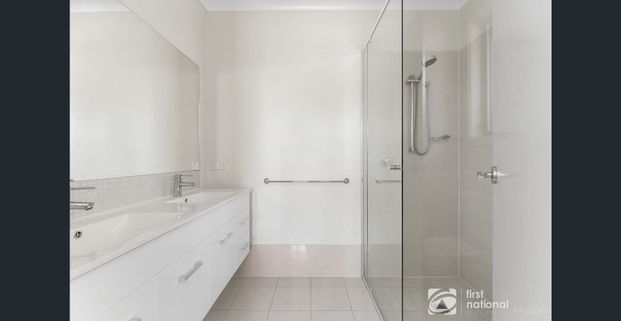 COMFORTABLE AND CLOSE TO CBD - Photo 1