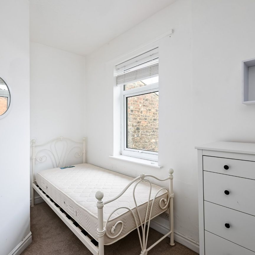 2 bedroom terraced house to rent - Photo 1