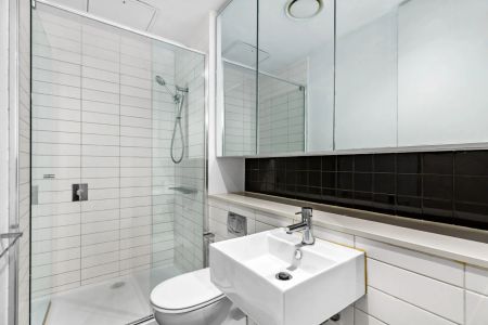 Chic Studio Living in the Heart of Vibrant South Yarra - Photo 5