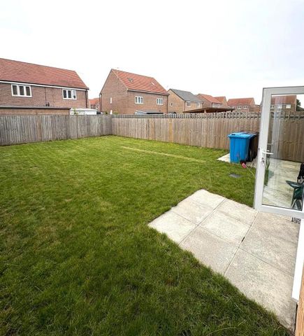 4 bedroom detached house to rent - Photo 3