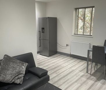 1 Bed Flat, York Place, IG1 - Photo 2