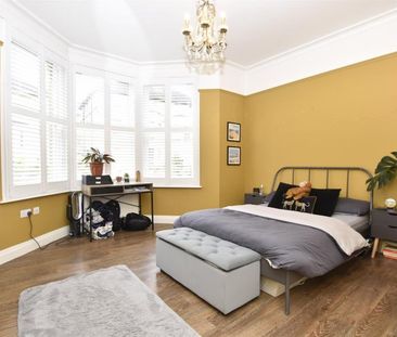 Lower Oldfield Park, Bath, Banes, BA2 - Photo 1
