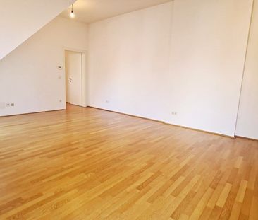 GRÜNBLICK, 78 m2 Altbau mit 14 m2 Balkon, 2 Zimmer, Komplettküche, ... - Photo 1