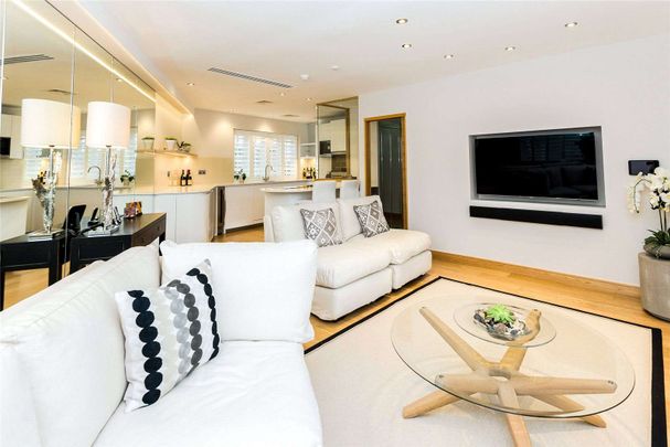 A high specification and fully furnished one bedroom apartment with underground car parking and river and castle views. - Photo 1